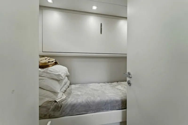 Slide: The Image of Pershing 74 2021 - 4755859