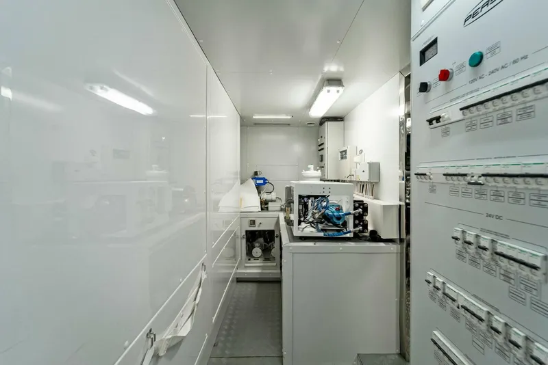 Slide: The Image of Pershing 74 2021 - 4755860