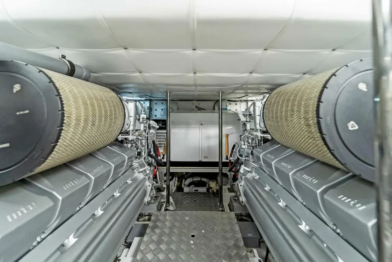 Slide: The Image of Pershing 74 2021 - 4755864