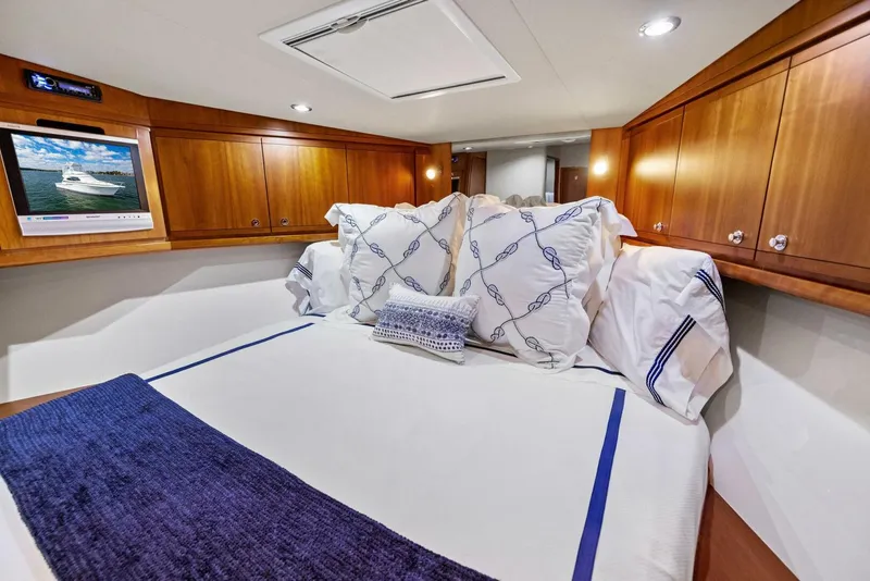 Slide: The Image of Bertram Convertible 2010 - 4757996