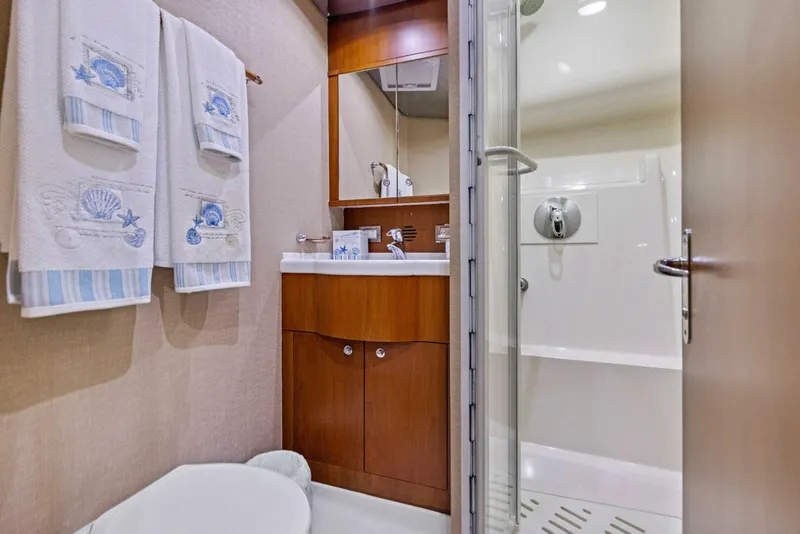 Slide: The Image of Bertram Convertible 2010 - 4758003