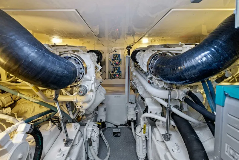 Slide: The Image of Bertram Convertible 2010 - 4758006