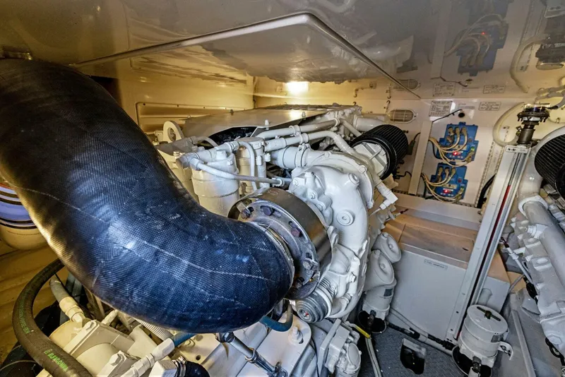 Slide: The Image of Bertram Convertible 2010 - 4758007