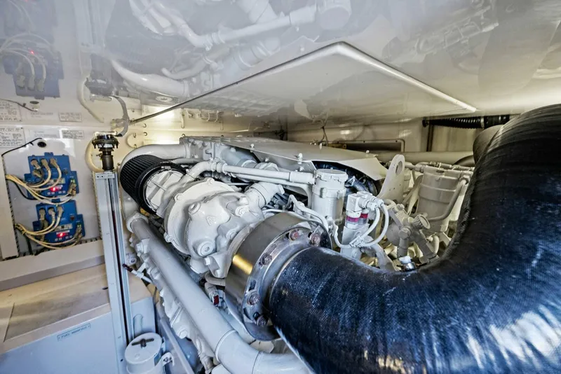 Slide: The Image of Bertram Convertible 2010 - 4758008