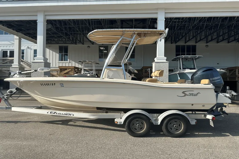 Slide: The Image of Scout 195 SPORTFISH 2018 - 1