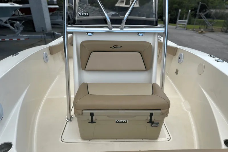 Slide: The Image of Scout 195 SPORTFISH 2018 - 13