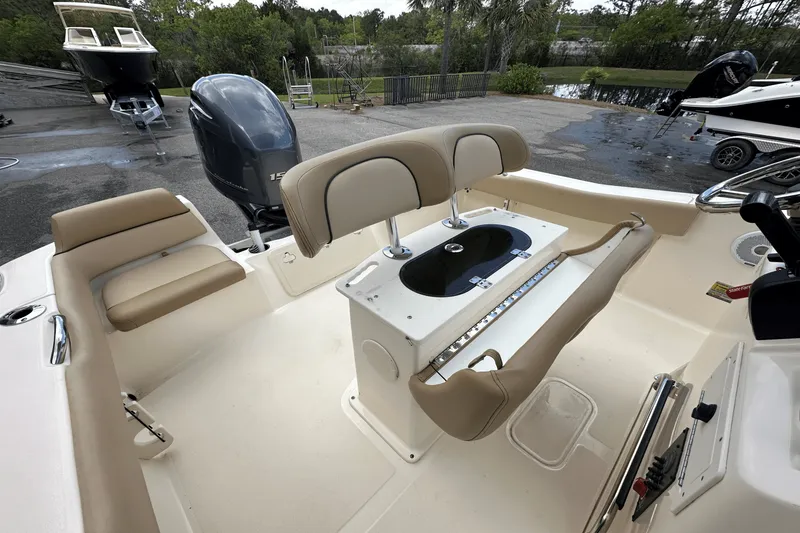Slide: The Image of Scout 195 SPORTFISH 2018 - 4