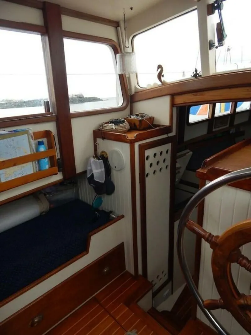 Slide: The Image of Pilot House Bunk & Companion Way - 4713765