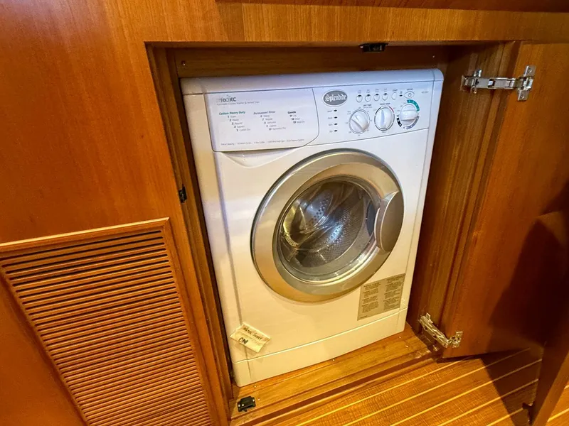 Slide: The Image of Grand Banks Eastbay 50 SX 2014 - 4714920