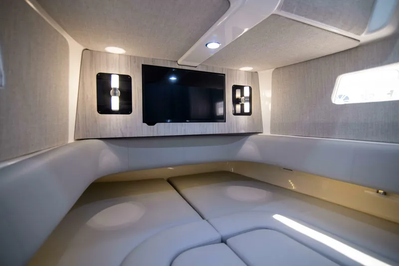 Slide: The Image of Regulator 41 2021 - Interior Cabin 2021 Regulator 41 Center Console - 4715409