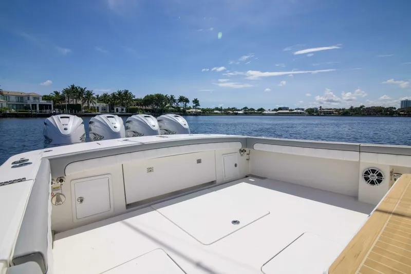 Slide: The Image of Regulator 41 2021 - Exterior Cockpit 2021 Regulator 41 Center Console - 4715375