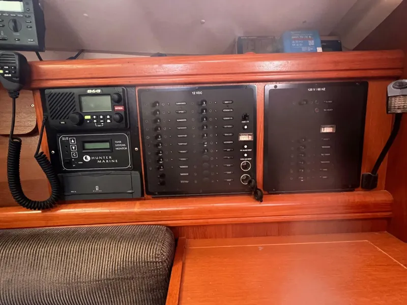 Slide: The Image of Hunter 33-2 2004 - 4718676