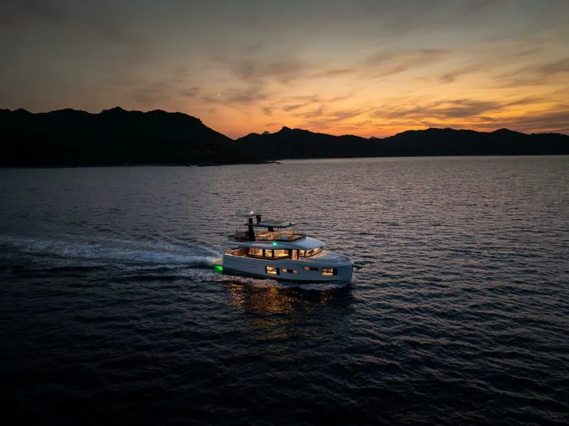 Slide: The Image of Beneteau Grand Trawler 63 2027 - 5693313