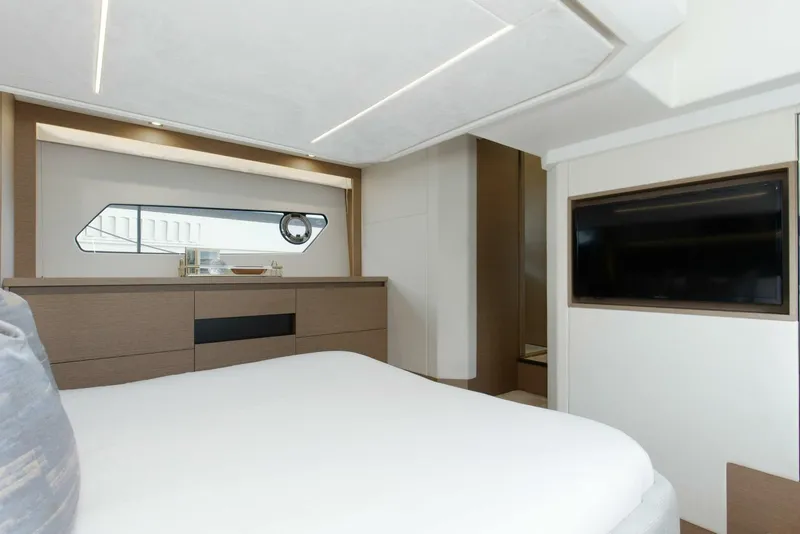 Slide: The Image of 2023 Prestige 460 Flybridge "Pass-N-Bye" - 5180297