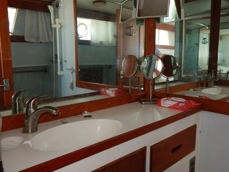 Slide: The Image of Grand Banks 42 Classic 1976 - 4723420