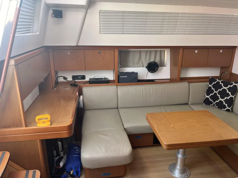 Slide: The Image of 2014 Beneteau SENSE 50 Dinette - 4723978