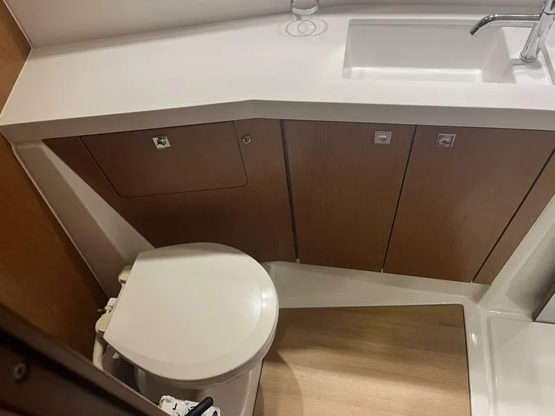 Slide: The Image of 2014 Beneteau SENSE 50 Master Head - 4723989