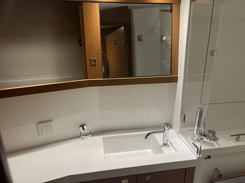 Slide: The Image of 2014 Beneteau SENSE 50 Master Head - 4723990