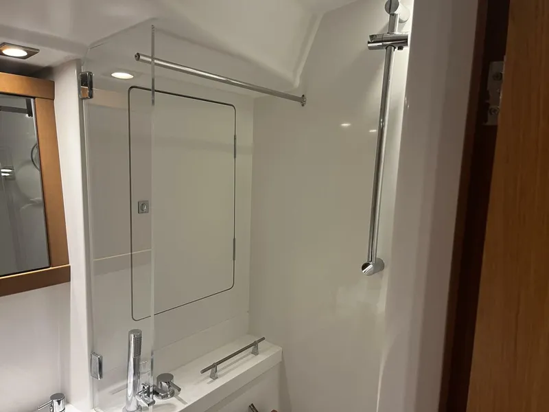Slide: The Image of 2014 Beneteau SENSE 50 Master Shower - 4723991