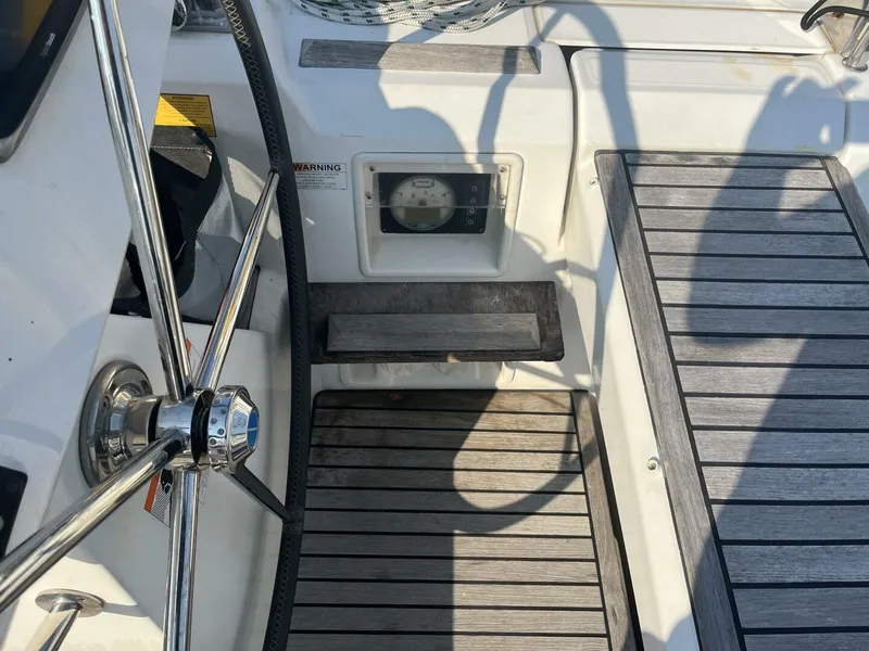 Slide: The Image of 2014 Beneteau SENSE 50 Starboard helm - 4724009