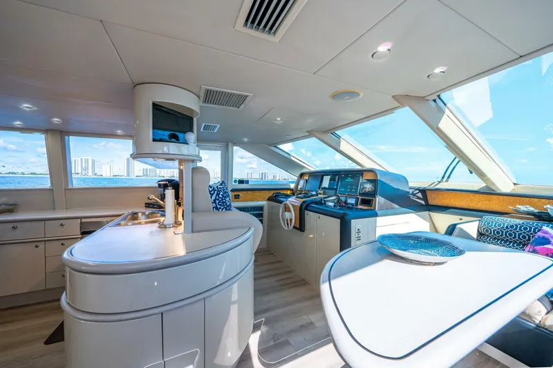 Slide: The Image of Lazzara Yachts 76 Motor Yacht 1994 - 4722471