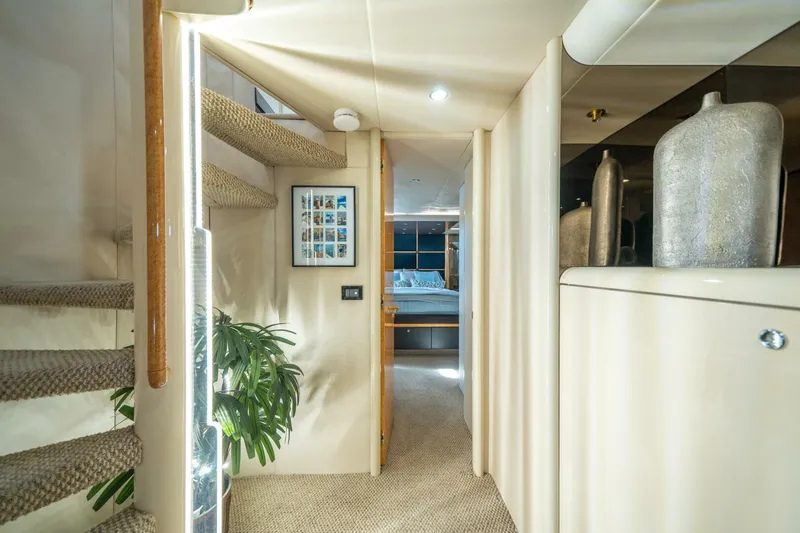 Slide: The Image of Lazzara Yachts 76 Motor Yacht 1994 - 4722511