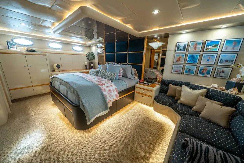 Slide: The Image of Lazzara Yachts 76 Motor Yacht 1994 - 4722512