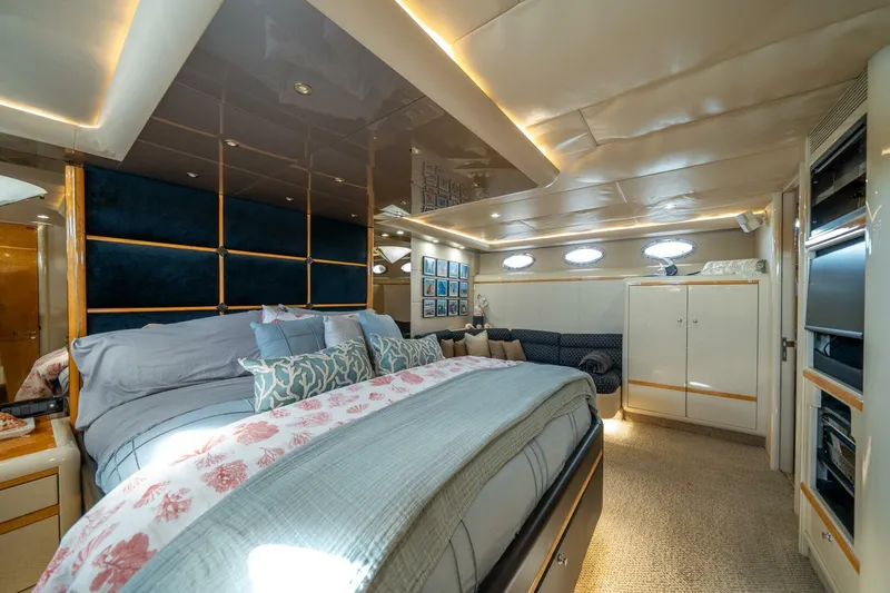 Slide: The Image of Lazzara Yachts 76 Motor Yacht 1994 - 4722513