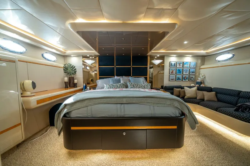 Slide: The Image of Lazzara Yachts 76 Motor Yacht 1994 - 4722515