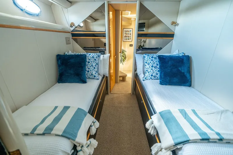 Slide: The Image of Lazzara Yachts 76 Motor Yacht 1994 - 4722528