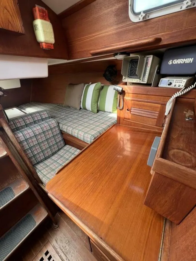 Slide: The Image of Tartan 37 1984 - 4722720