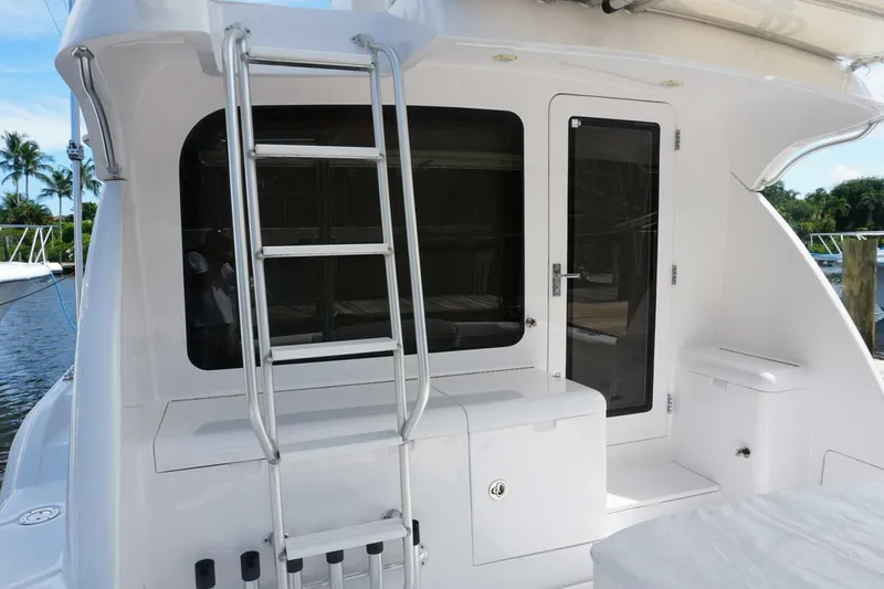 Slide: The Image of Mirage Yachts 40 Convertible 2005 - 4722772