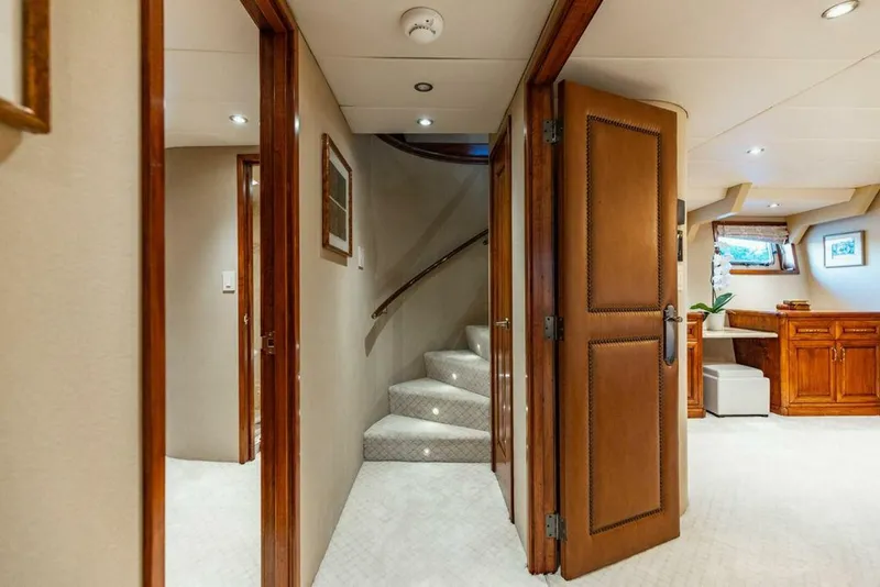 Slide: The Image of Crystal Yachts Enclosed Pilothouse 2009 - 4768231