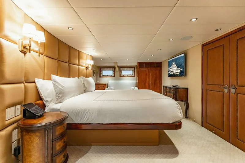 Slide: The Image of Crystal Yachts Enclosed Pilothouse 2009 - 4768234