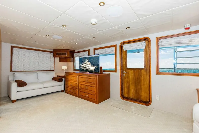 Slide: The Image of Crystal Yachts Enclosed Pilothouse 2009 - 4768247