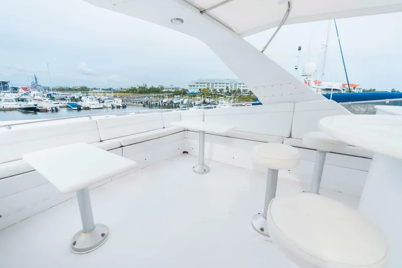 Slide: The Image of Hatteras Sport Deck Motor Yacht 1998 - 4724879