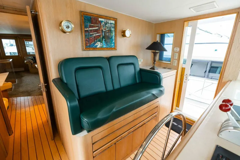 Slide: The Image of Hatteras Sport Deck Motor Yacht 1998 - 4724906