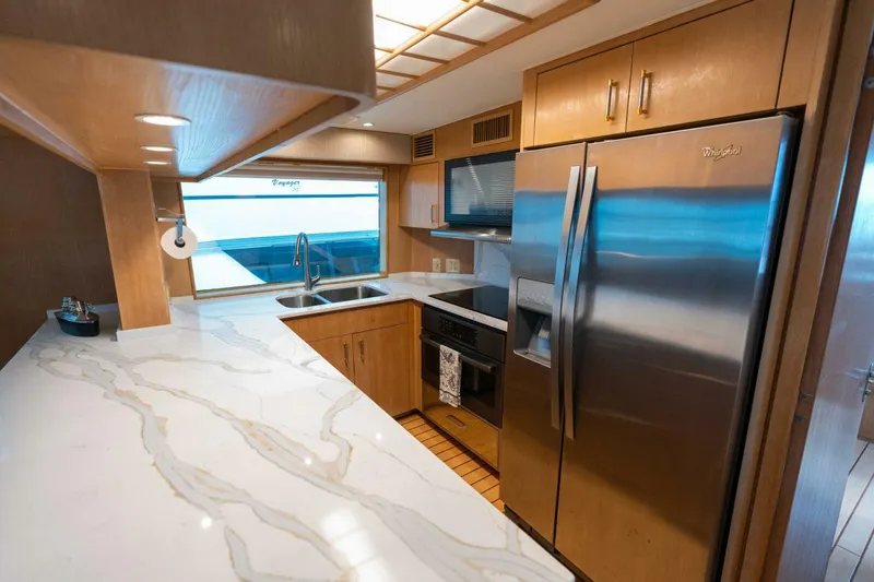 Slide: The Image of Hatteras Sport Deck Motor Yacht 1998 - 4724923