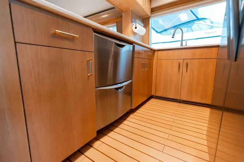 Slide: The Image of Hatteras Sport Deck Motor Yacht 1998 - 4724936