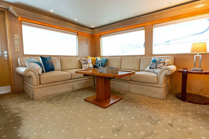 Slide: The Image of Hatteras Sport Deck Motor Yacht 1998 - 4724950
