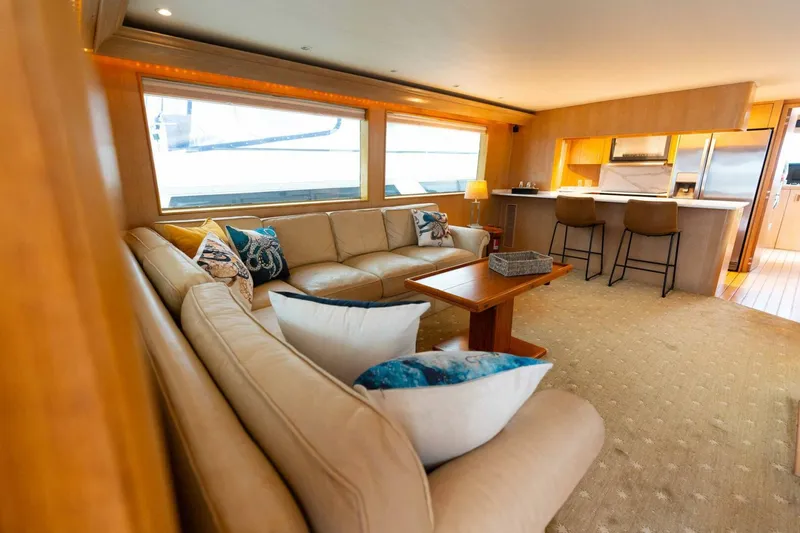 Slide: The Image of Hatteras Sport Deck Motor Yacht 1998 - 4724952