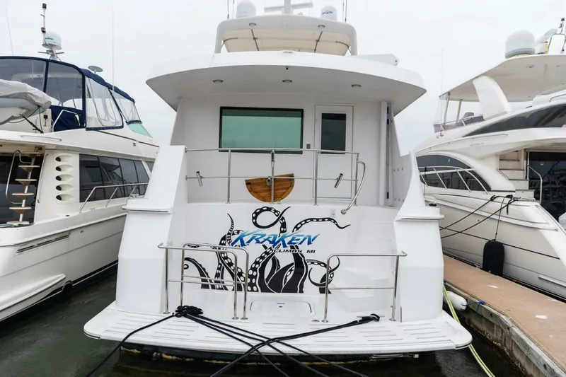 Slide: The Image of Hatteras Sport Deck Motor Yacht 1998 - 4724864