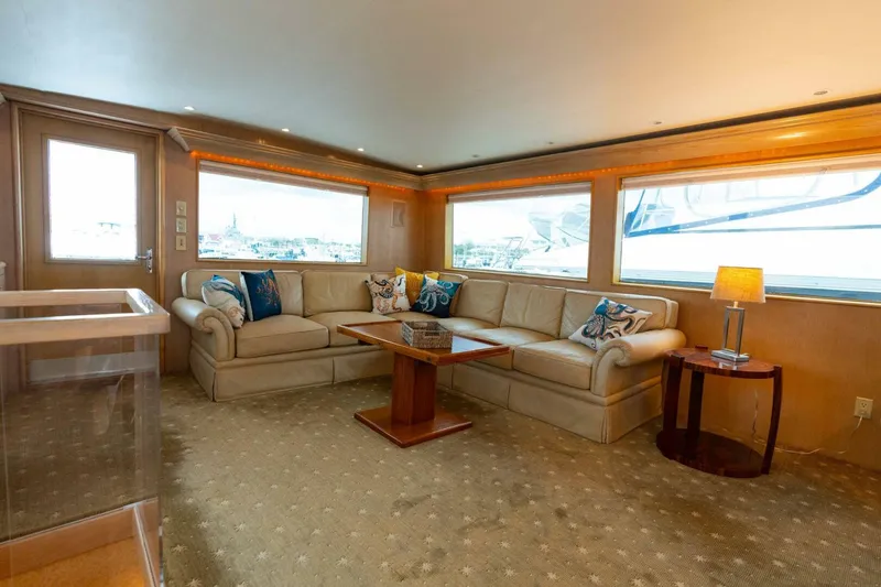 Slide: The Image of Hatteras Sport Deck Motor Yacht 1998 - 4724957