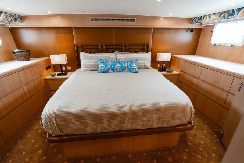 Slide: The Image of Hatteras Sport Deck Motor Yacht 1998 - 4724968