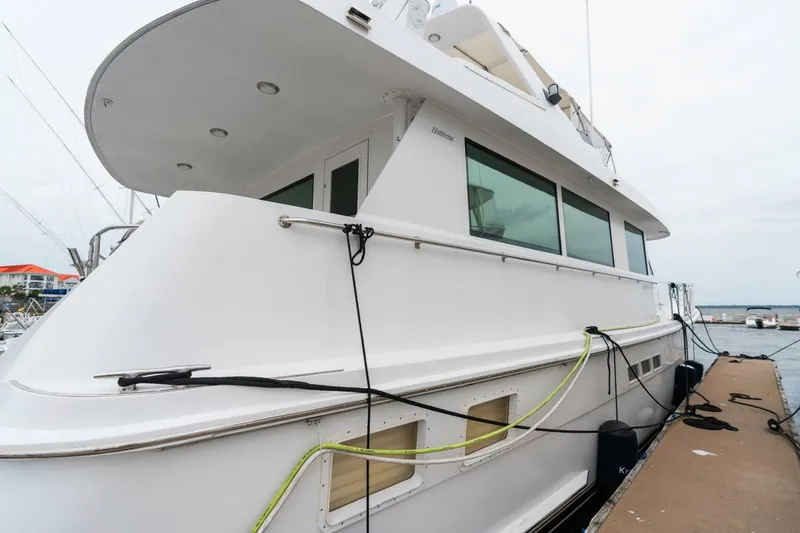 Slide: The Image of Hatteras Sport Deck Motor Yacht 1998 - 4724867