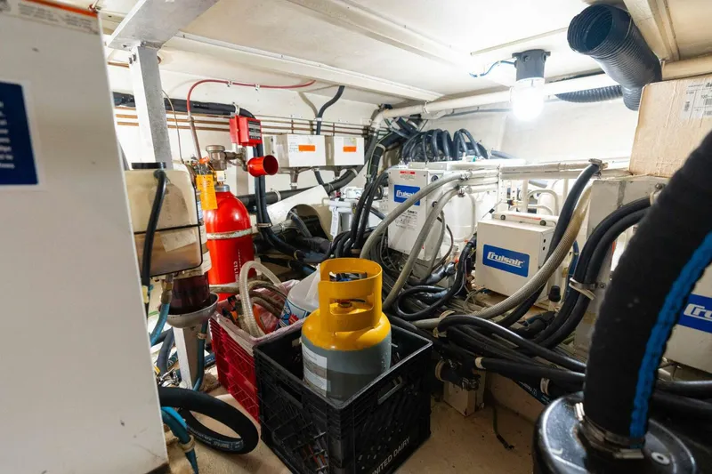 Slide: The Image of Hatteras Sport Deck Motor Yacht 1998 - 4724994