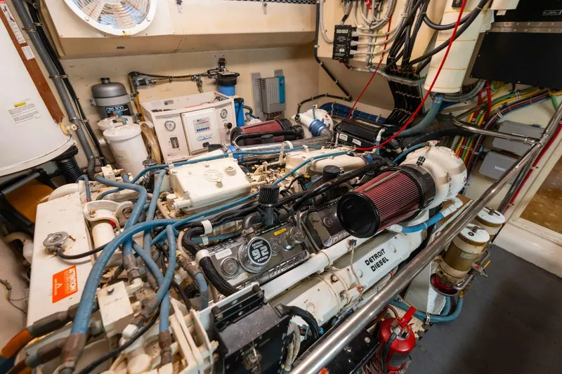 Slide: The Image of Hatteras Sport Deck Motor Yacht 1998 - 4724998