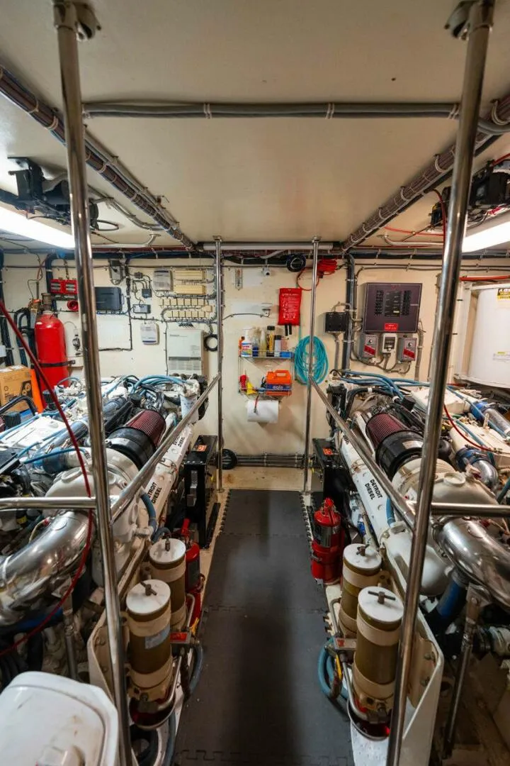 Slide: The Image of Hatteras Sport Deck Motor Yacht 1998 - 4724999
