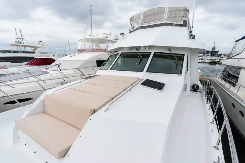Slide: The Image of Hatteras Sport Deck Motor Yacht 1998 - 4725005