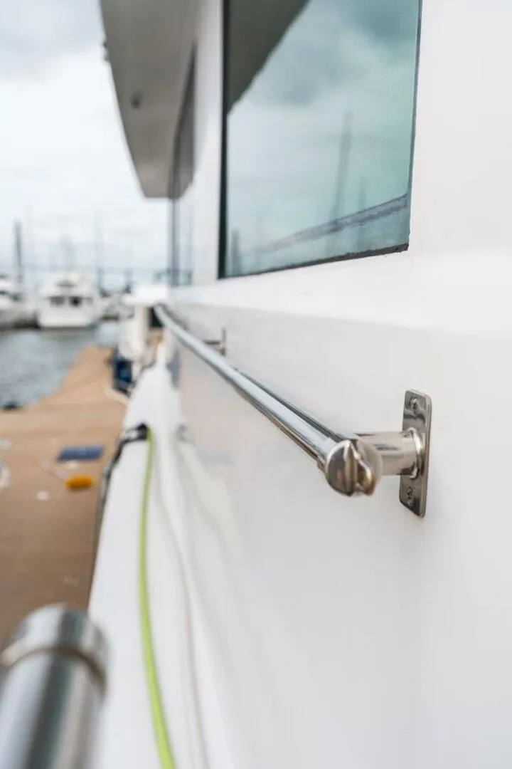 Slide: The Image of Hatteras Sport Deck Motor Yacht 1998 - 4725007